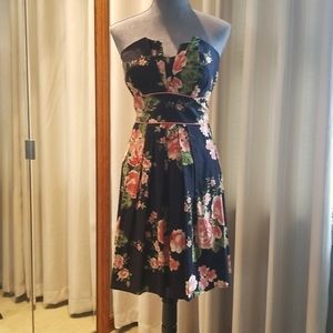 Summer dress by B. Smart, size 12, cotton, 3% Spandex, tie back